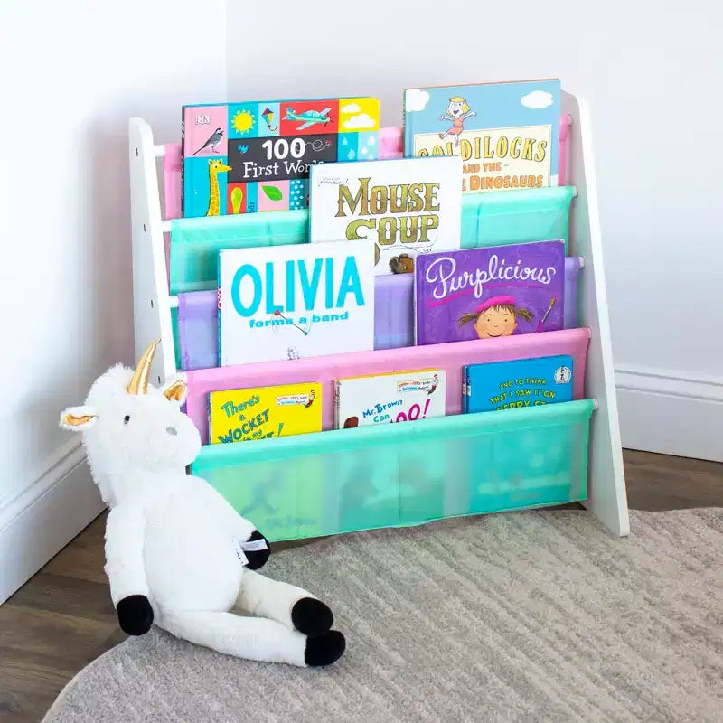 Libreria/scaffale contenitore per bambini a 4 ripiani (bianco/toni pastello delicati) — Libreria compatta per camerette, realizzata in MDF.