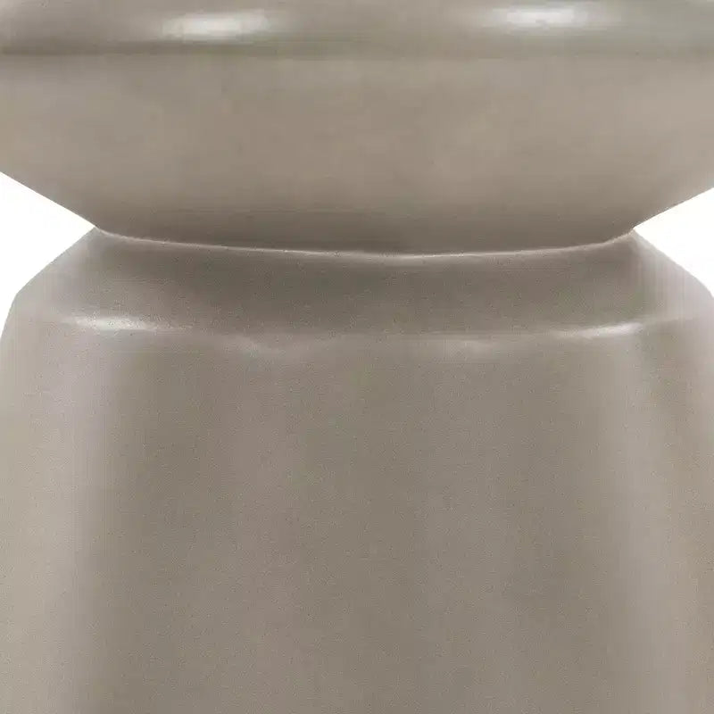 Tavolino decorativo in cemento grigio